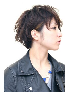 プラウド(proud) ショート　アンニュイ　パーマ　耳かけ　黒髪