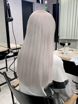 ロウル 渋谷(LOWRL)&nbsp;ホワイトシルバーロング/エクステ/ケアブリーチ/デザインカラー