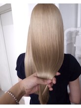 ダメージを感じさせないケアブリーチで、1人1人の髪の状態に合わせた最適なアプローチ！[渋谷/学割U24]