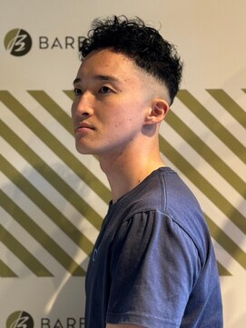 バーバーバー アカバネ(BARBER-BAR AKABANE) 王道スキンフェード バーバーパーマスタイル アップバング#1