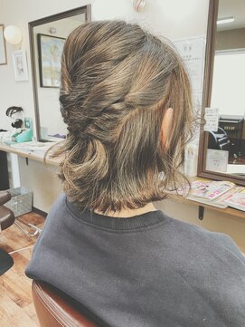 サロンドミナ(SALON DE MINA) ミディアムボブ