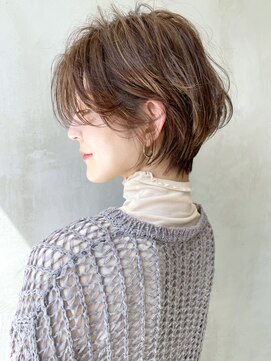 シオン(shion) フェザーショートマロンベージュ似合わせカット_ba331403