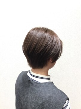 アクセ 透明感ココアグレージュ艶カラー×似合わせカットショートボブ