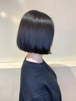 髪の広がりやうねりなどのお悩みを解決！ナチュラルなストレートヘアで毎朝のセットが楽になるのが嬉しい♪