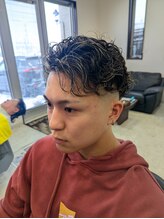 カオル(KAORU)&nbsp;スリックパーマ×ハイフェード×金メッシュ