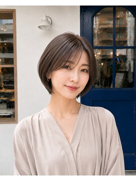 ミリール (Mireel) 艶感アッシュのショートボブ/ナチュラル/レイヤーカット