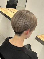 ヘルム(Helm)&nbsp;シルバーグレージュ[名駅/透明感カラー/Wカラー/ハイライト]