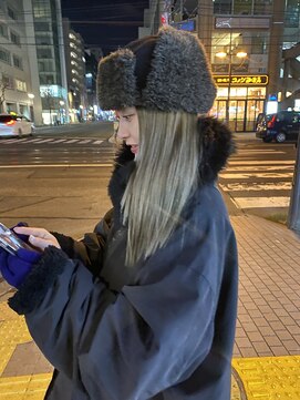 カルテ(QUARTE) ハスキーブロンド パッツンロング