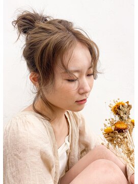 アンリ(Anli) 【tomomi*ベージュ*お団子ヘアー*アレンジ*ゆるふわアレンジ】