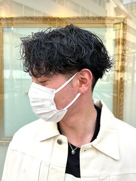 リタ(Lita) 波巻きパーマセンターパートツーブロックマッシュアップバング