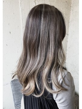 ペネロープ(Penelope) ［新宿］ハイライト/バレイヤージュ/セミロングレイヤー