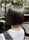 切りっぱなしボブロブヘアイヤリングカラーシースルーバング