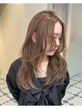 エイン(EYN) レイヤーカット×グレージュカラー/くすみベージュ/透明感カラー