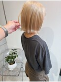 ハイブリーチ ホワイト ブロンド ボブ