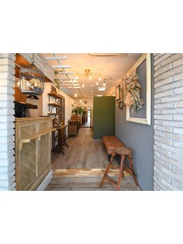 大人女性に人気サロン“olive”の系列店『olive ray』髪の悩みにしっかり向き合い、解決します◎