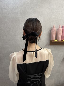 メゾンドムニ 恵比寿(Maison de MUNi) 黒リボンアップスタイル