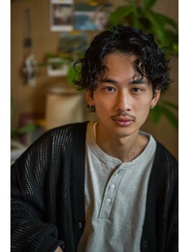 シャル 町田(shalu) ツイストスパイラル　センターパート　黒髪ワイルド