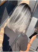 綺麗なホワイトシルバーバレイヤージュ