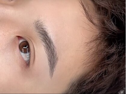 メンズ眉毛サロン THREE EYE 【メンズアイブロウ×HBL】梅田茶屋町店の写真