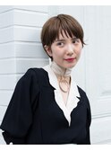 セミウエットなスタイリングで女性らしさいショートヘアに。