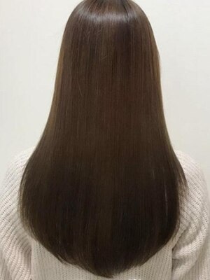 髪質改善のために開発された《ウルティア》導入Salon★モチ抜群の縮毛矯正で、さらツヤ髪がずっと続く―