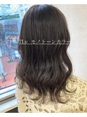 オフィスでも◎モノトーンカラー