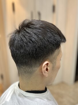 リリー(Lily) おさまりが悪いトップにダウンパーマ!!