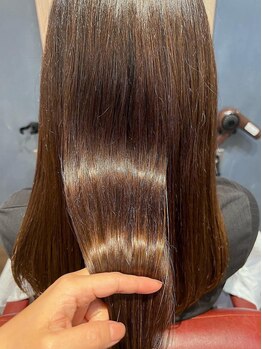 クララデアンシュシュ クララ店(Kurara de UN CHOU-CHOU)の写真/【紫外線ダメージ解消にも◎】ハリコシが気になる髪、パサついて広がる髪もトリートメントでサラツヤに…◇