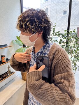 アイズ 海老名(AIZU) ツイストスパイラル ウルフ ウルフパーマ メッシュ ハイライト