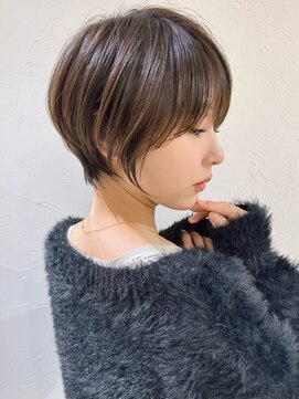 アンド ストーリーズ(&STORIES) 前髪あり耳掛け丸みくびれショートボブ20代30代40代50代（蘭）