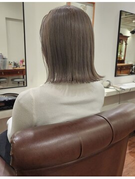 インビテーション(invitation) ホワイトグレージュ