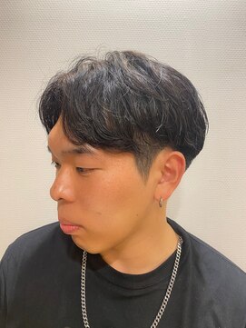 銀座マツナガ 神田店 ツーブロ刈り上げセンターパートリバースパーマ