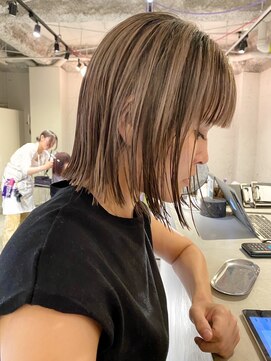 ルーム(Loom.) デザインカラーコントラストハイライト切りっぱなしボブ