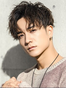 カットもパーマもイケメンパラダイス Men's天王寺 Men’s色気ショート × ラフな束感
