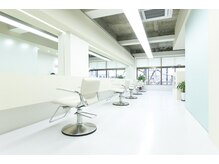 ～ゆとりある空間で落ち着きのあるサロン～