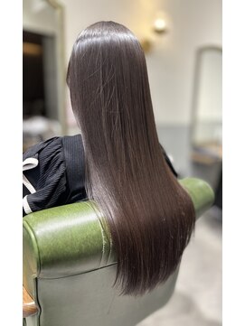 アンジー(Angee) 縮毛矯正でツヤのある自然なストレートヘアに