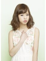春らしく柔らかさを演出してくれるスプリングミディ