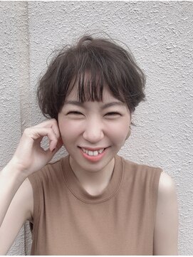 エレナ(Helena) くせ毛風ゆるふわショート