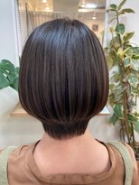 ヘアーゾーン ハチマルハチ 登戸駅前店(Hair Zone 808) 前下がりショートボブ