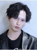 波打ちパーマセンターパート黒髪ツーブロック刈り上げ