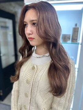 リア(riah) 韓国系暗髪/艶ロング/ベージュカラー/レイヤーカット/小顔