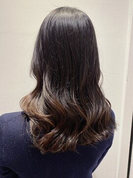 ステア ケース(stair case) 艶髪セミロングミディアム巻き前髪カット髪質改善トリートメント