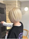 ホワイトブロンド抜きっぱなしブリーチハイトーンショート艶髪
