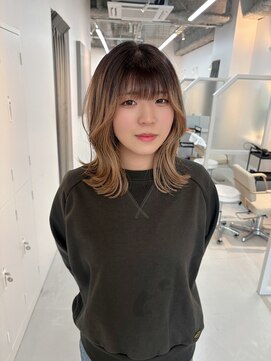 シダ(sida SAIIN) 【高城】波巻きミディアムレイヤー顔まわりカット