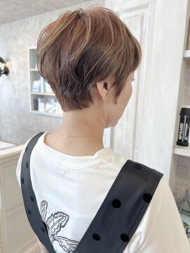 キャアリー(Caary) 福山市美容室Caary夏ヘアすっきりショートヘアハイトーンカラー