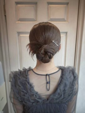 アロマ ヘアー ルーム 新宿3号店(AROMA hair room) お団子アレンジ　アシメトリ　お呼ばれヘア