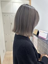シアン(cyan) 夏におすすめの透明感グレージュボブ