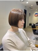 内巻きボブ　レイヤーボブ　ブラウンベージュ　切りっぱなしボブ