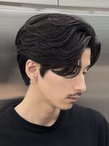センターパート毛流れニュアンスパーマコンマヘアガイルヘア黒髪