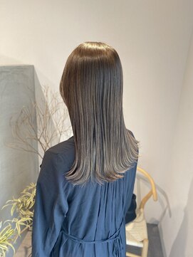 シスイ(sisui) ストレートロングヘア/グレージュカラー